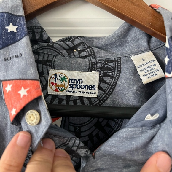 Reyn Spooner Collared Short - short sleeve size L. Classic Flag Design - Picture 3 of 4